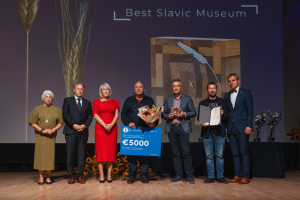I vincitori del premio per il Miglior museo slavo sul palco. Foto di Boris Pretnar.
